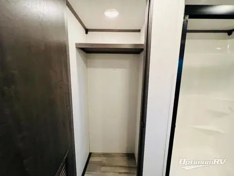 2025 Keystone Retreat 391CLDL RV Photo 4