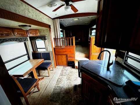 2011 Keystone Montana 3750FL RV Photo 4