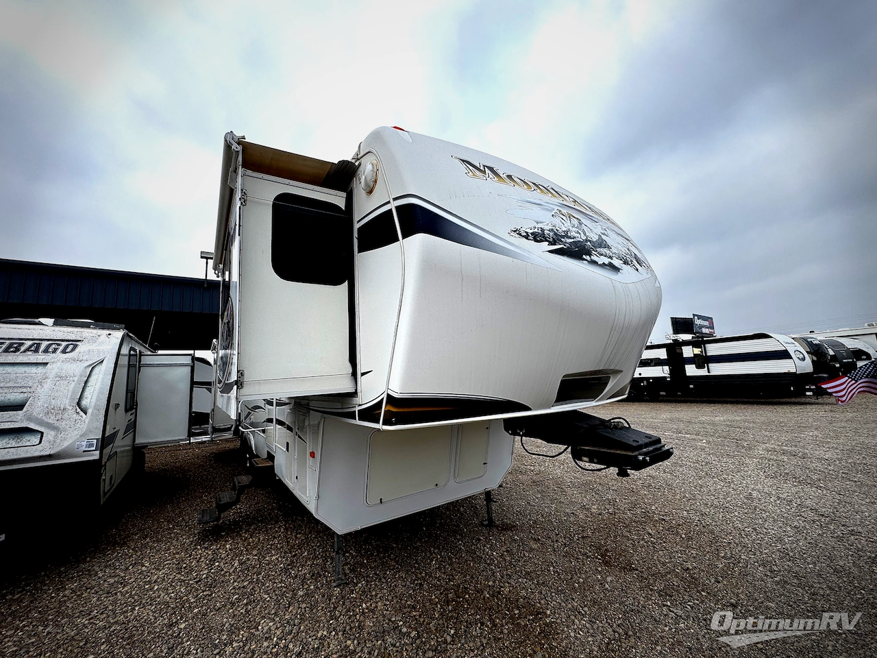 2011 Keystone Montana 3750FL Photo 1