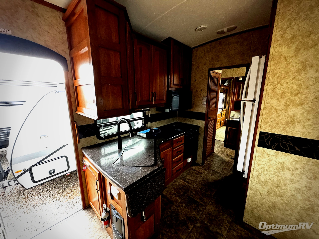 2011 Keystone Montana 3750FL Photo 3