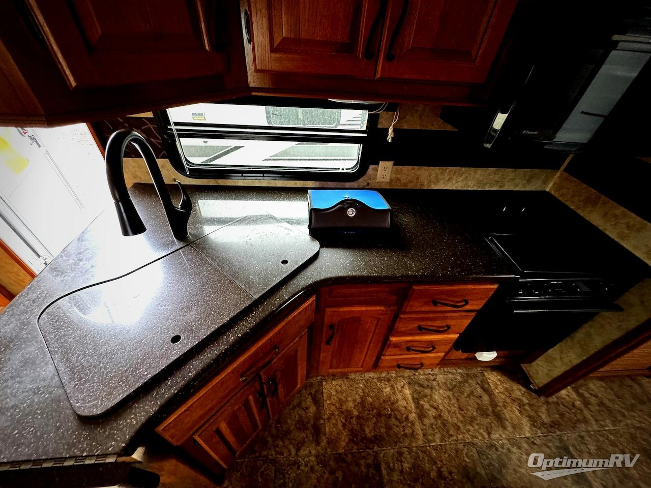 2011 Keystone Montana 3750FL Photo 4