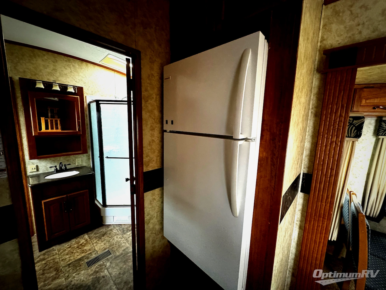 2011 Keystone Montana 3750FL Photo 5
