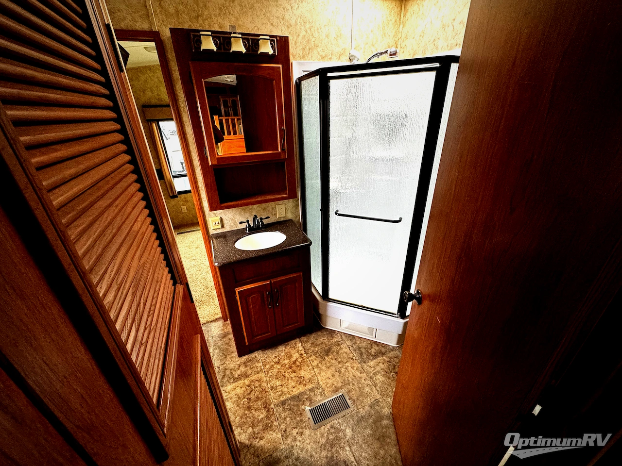 2011 Keystone Montana 3750FL Photo 7