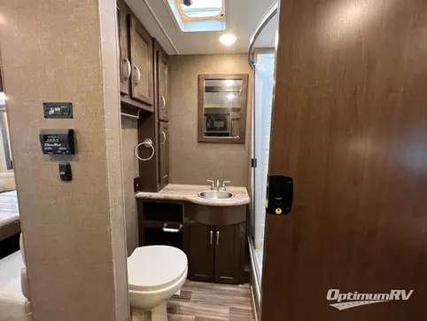 2017 Thor ACE ACE 29.3 RV Photo 4