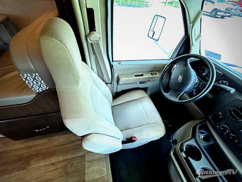 2017 Thor FREEDOM ELITE 29FE RV Photo 2