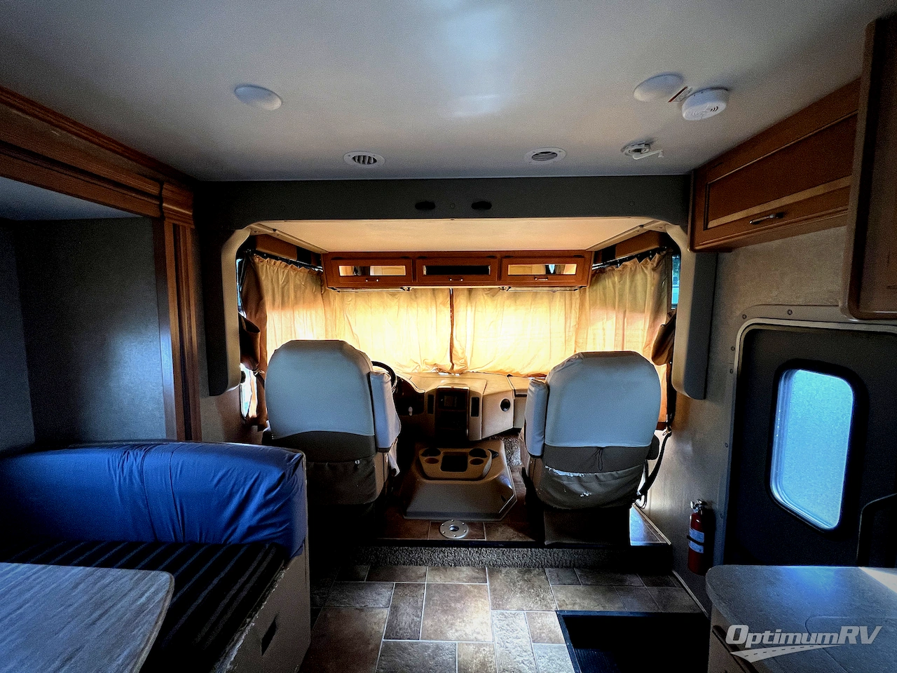 2016 Thor Hurricane 35C Photo 5