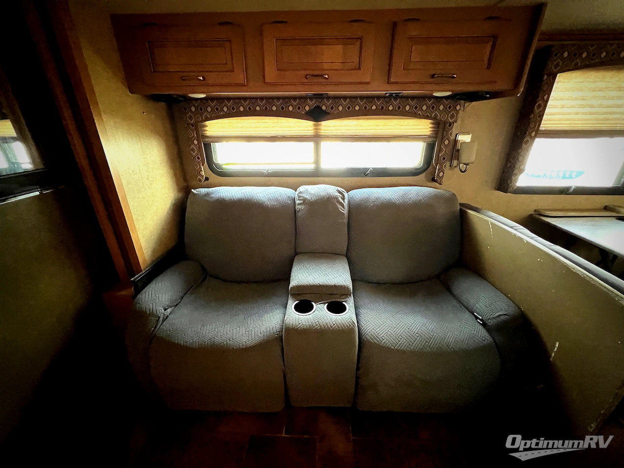 2016 Thor Hurricane 35C Photo 13