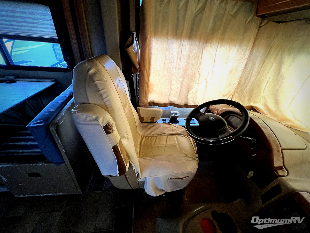 2016 Thor Hurricane 35C Photo 7