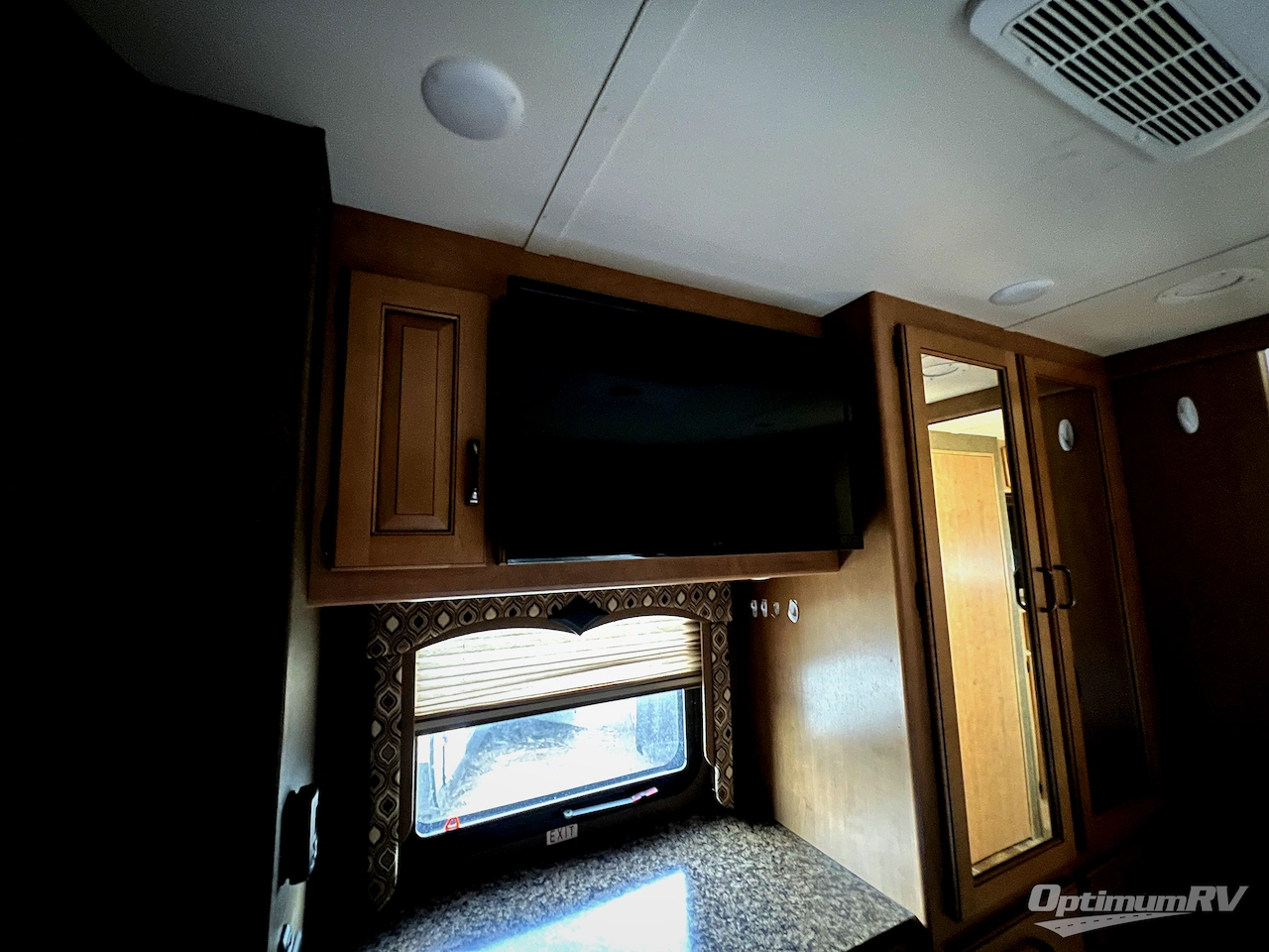 2016 Thor Hurricane 35C Photo 24