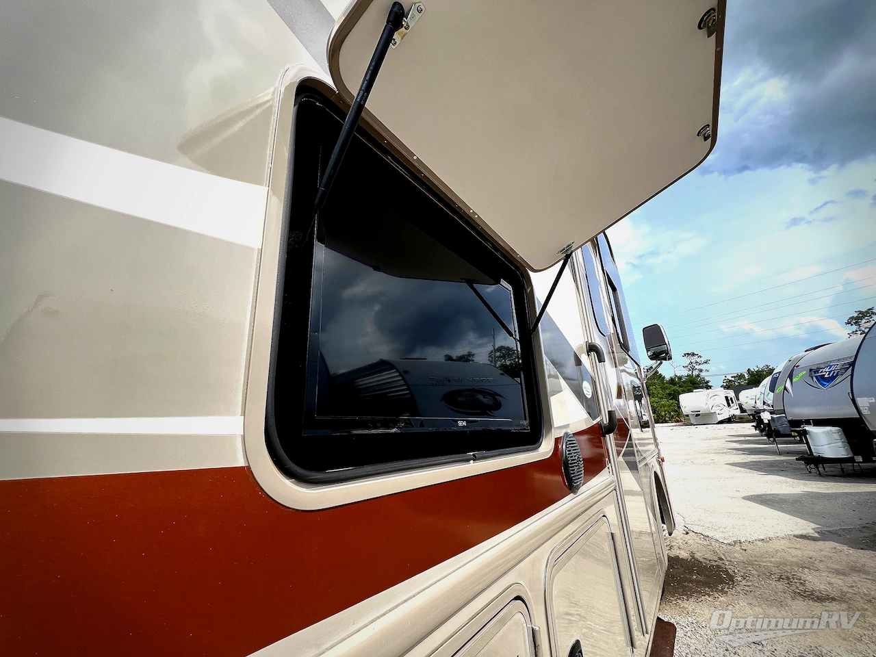2016 Thor Hurricane 35C Photo 31