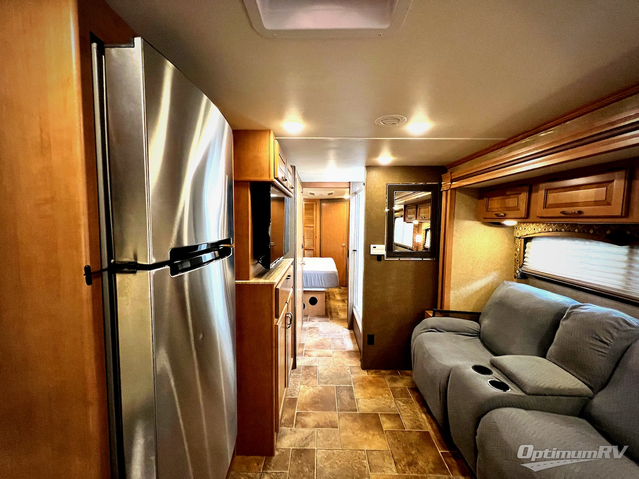 2016 Thor Hurricane 35C Photo 4