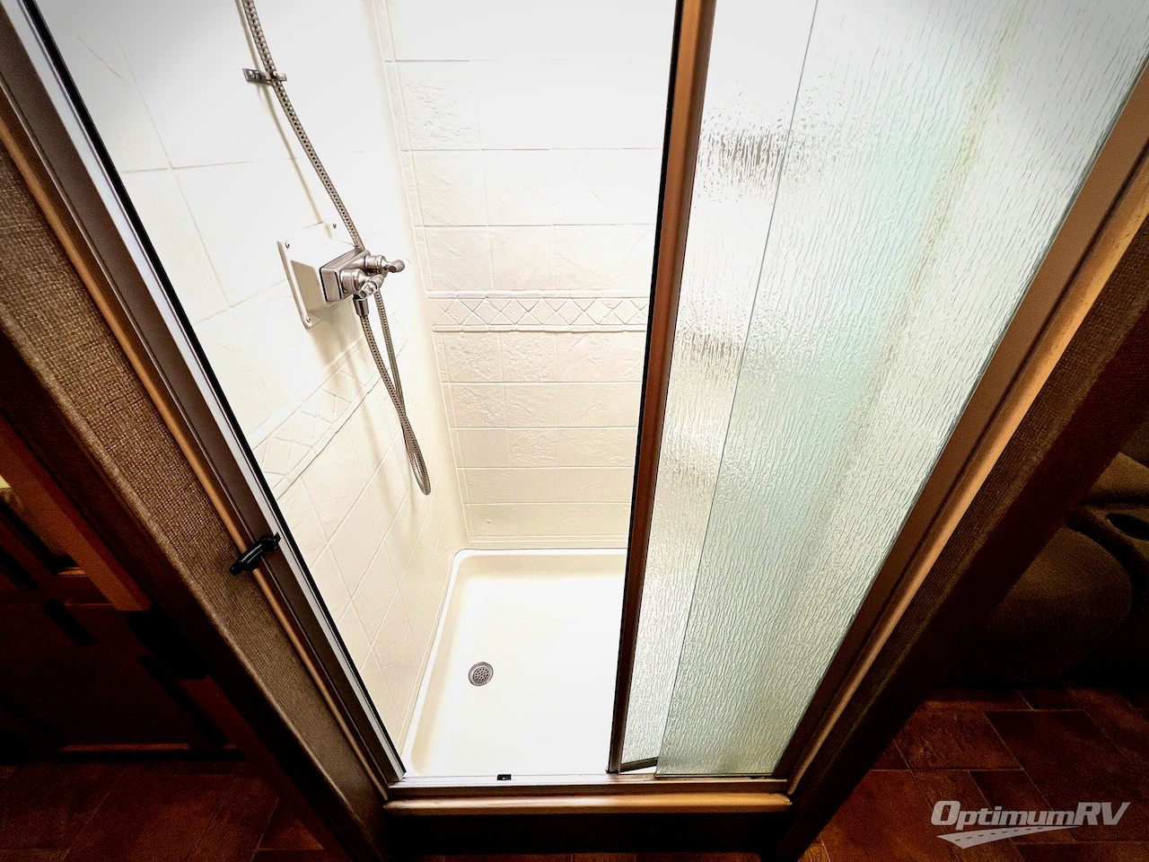 2016 Thor Hurricane 35C Photo 17