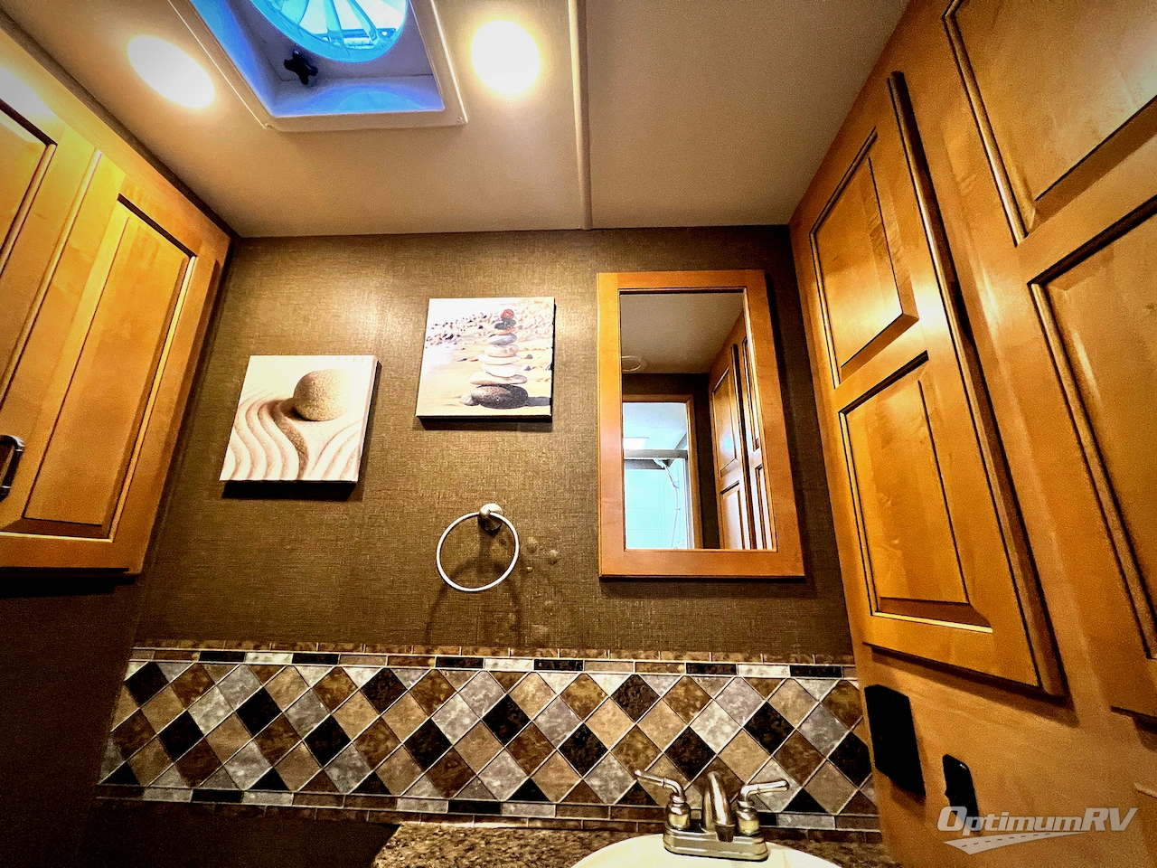 2016 Thor Hurricane 35C Photo 18