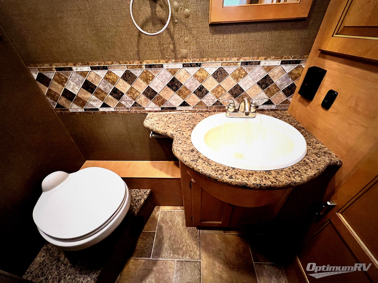 2016 Thor Hurricane 35C Photo 19