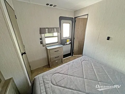 2023 Palomino Puma Destination 38RLB RV Photo 4