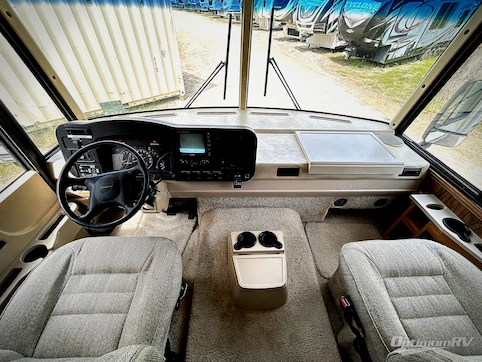 2004 Winnebago Brave 32 V RV Photo 2