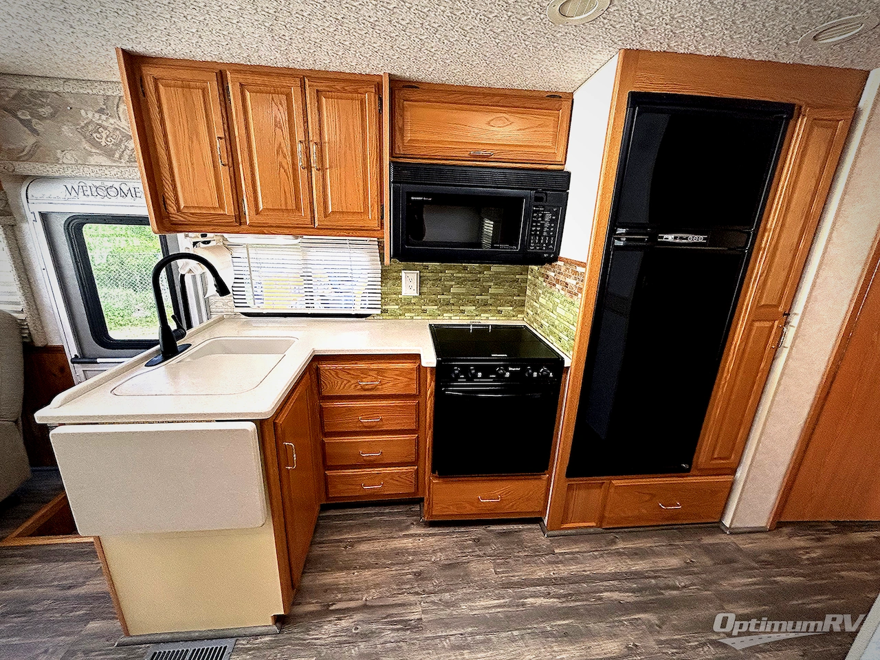 2004 Winnebago Brave 32 V Photo 9