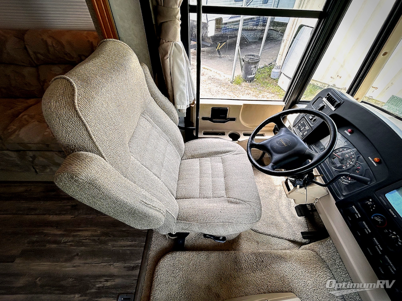 2004 Winnebago Brave 32 V Photo 4