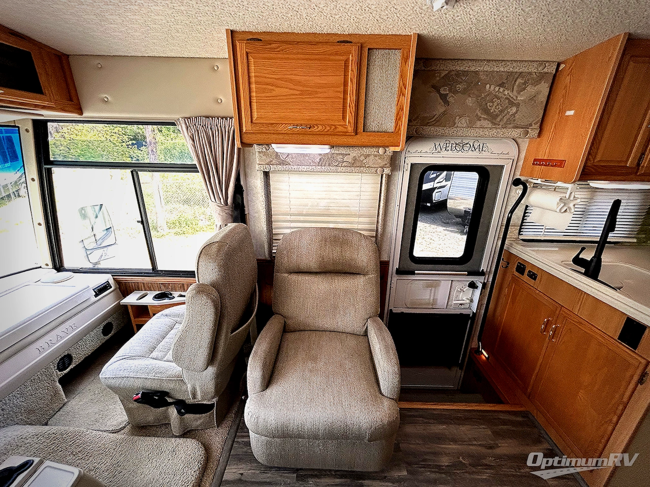 2004 Winnebago Brave 32 V Photo 10