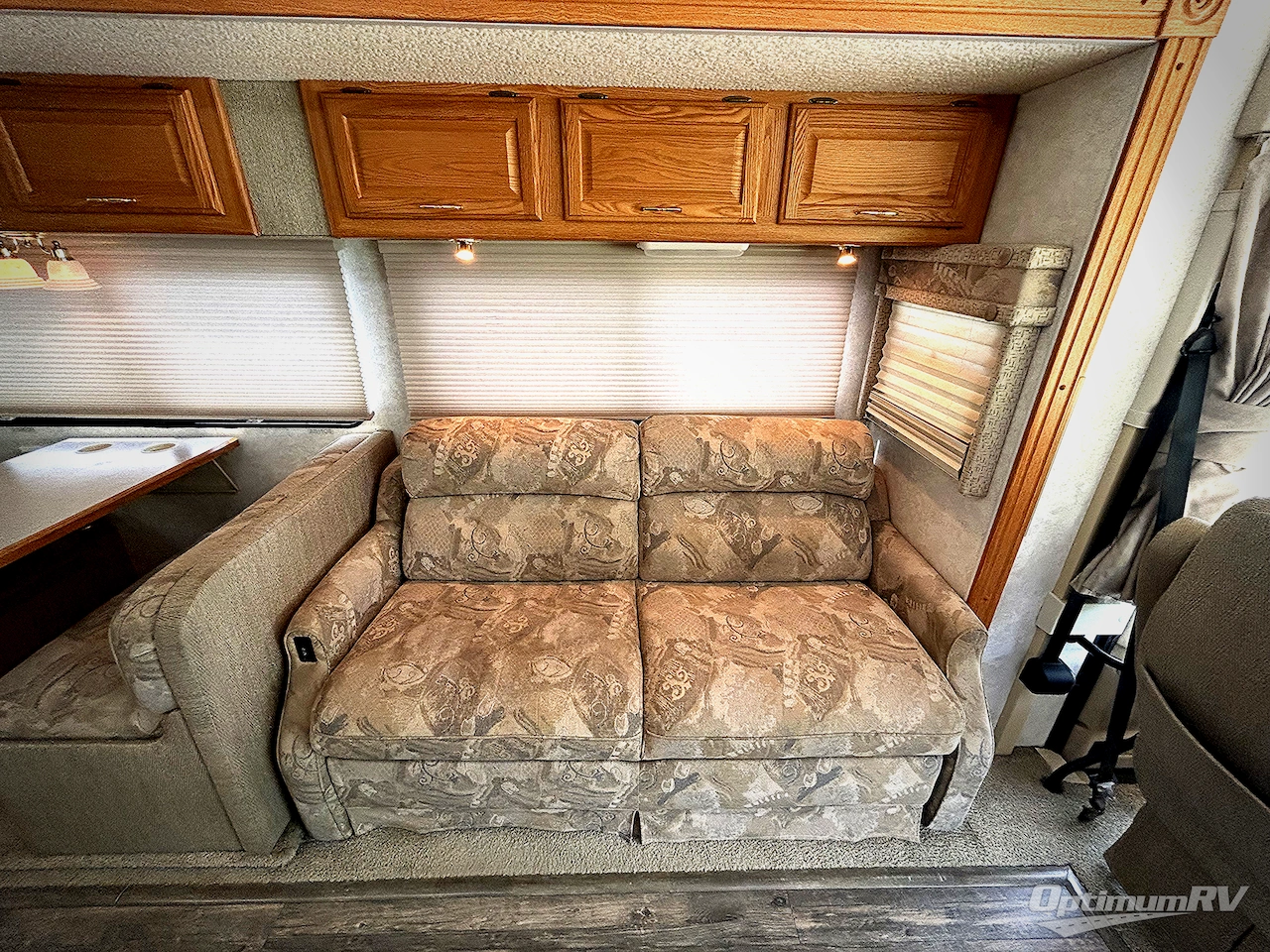 2004 Winnebago Brave 32 V Photo 12