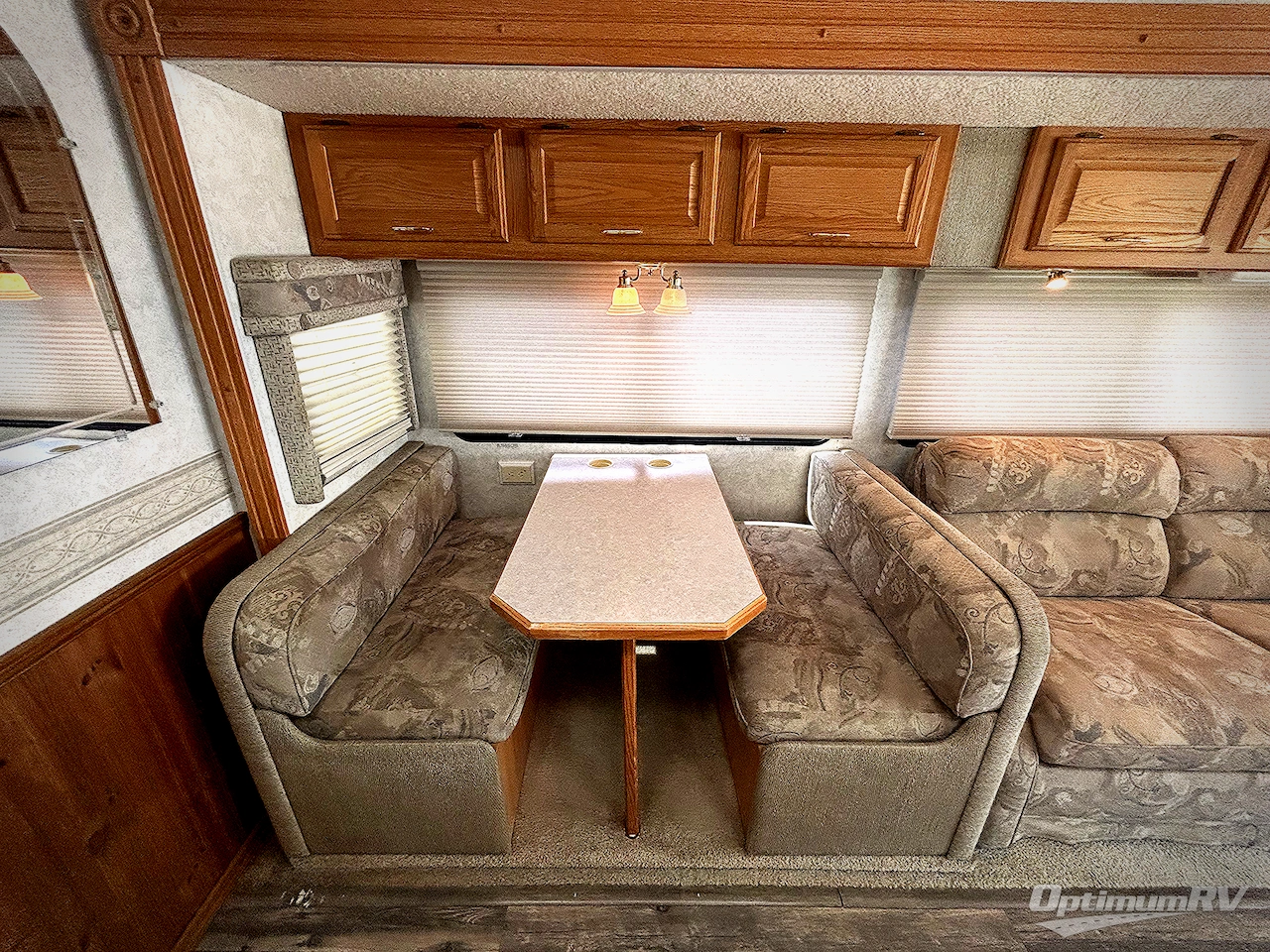 2004 Winnebago Brave 32 V Photo 13