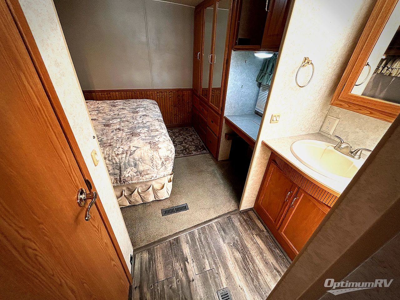 2004 Winnebago Brave 32 V Photo 14