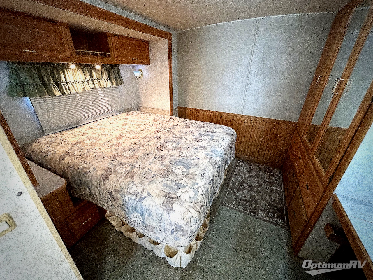 2004 Winnebago Brave 32 V Photo 17