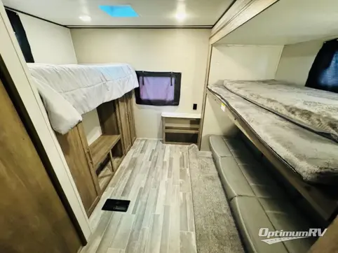 2021 CrossRoads Zinger ZR331BH RV Photo 4