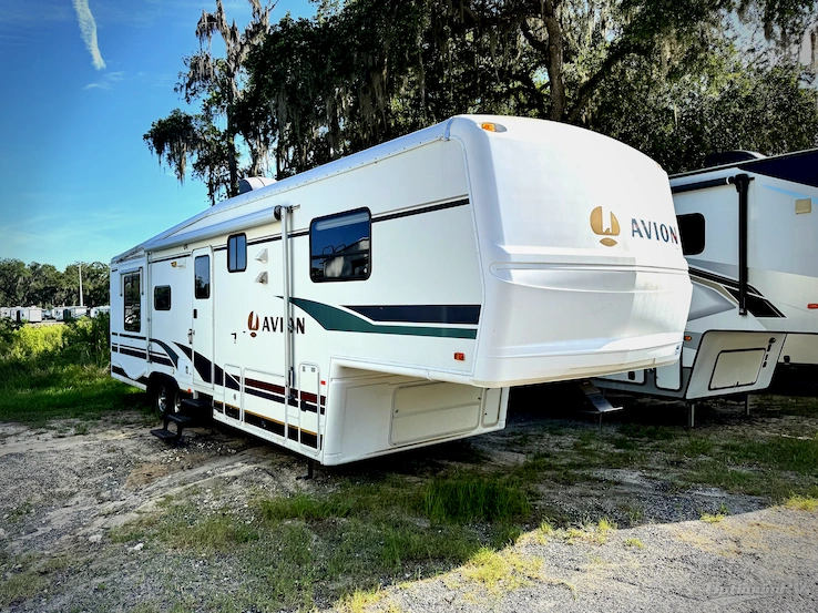 1998 Fleetwood Avion 37FW RV Photo 1