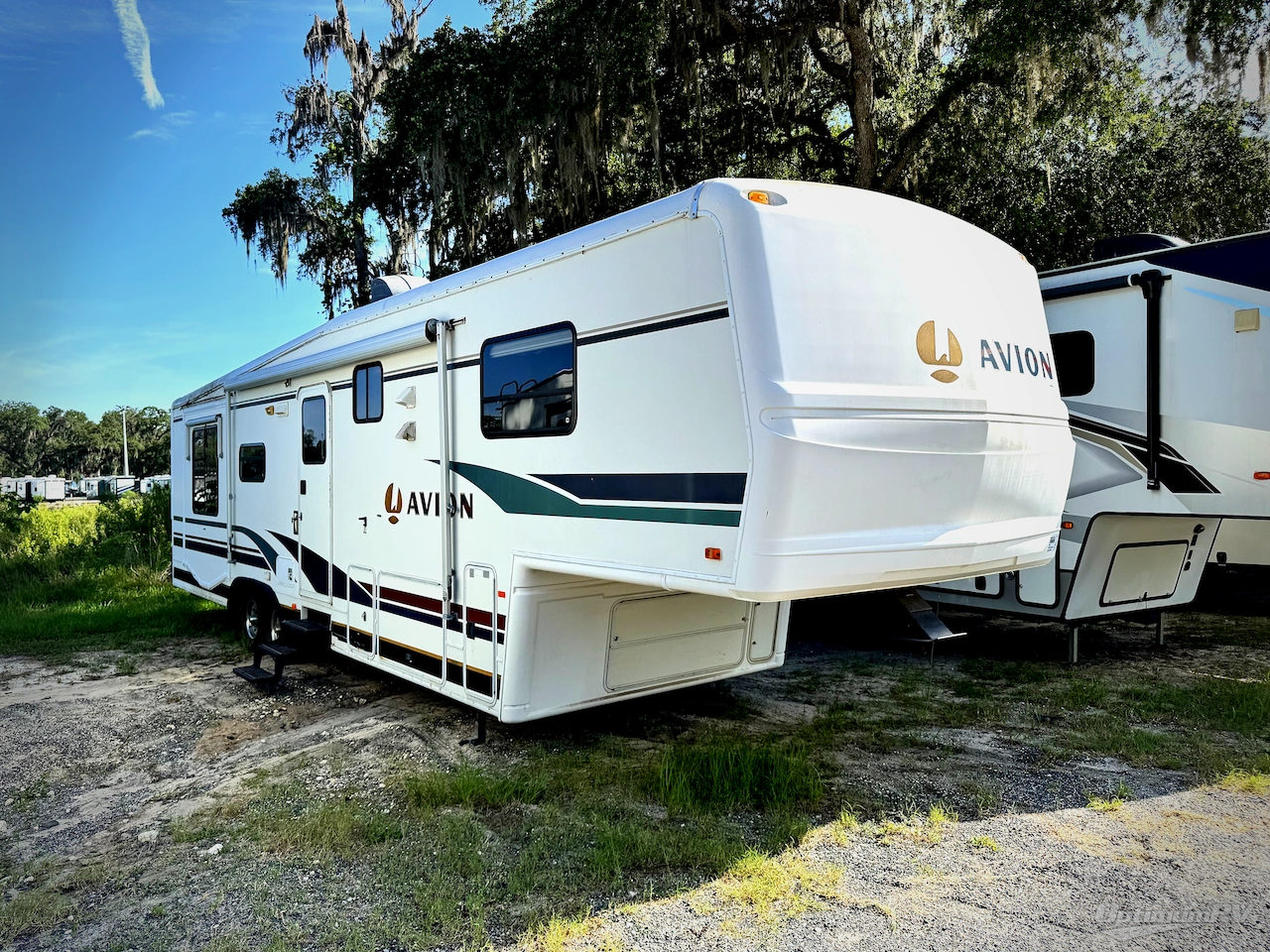 1998 Fleetwood Avion 37FW Photo 1