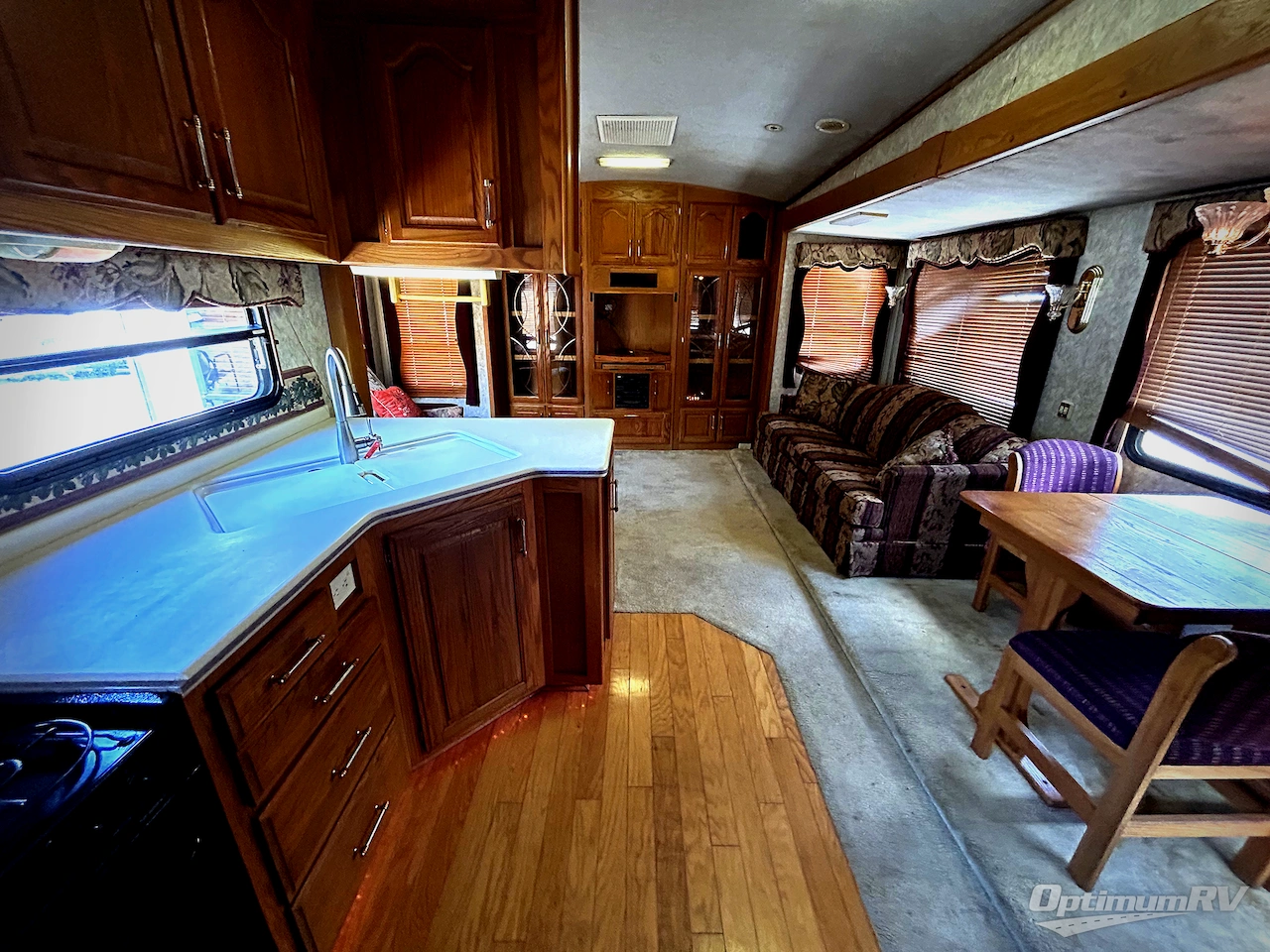 1998 Fleetwood Avion 37FW Photo 4