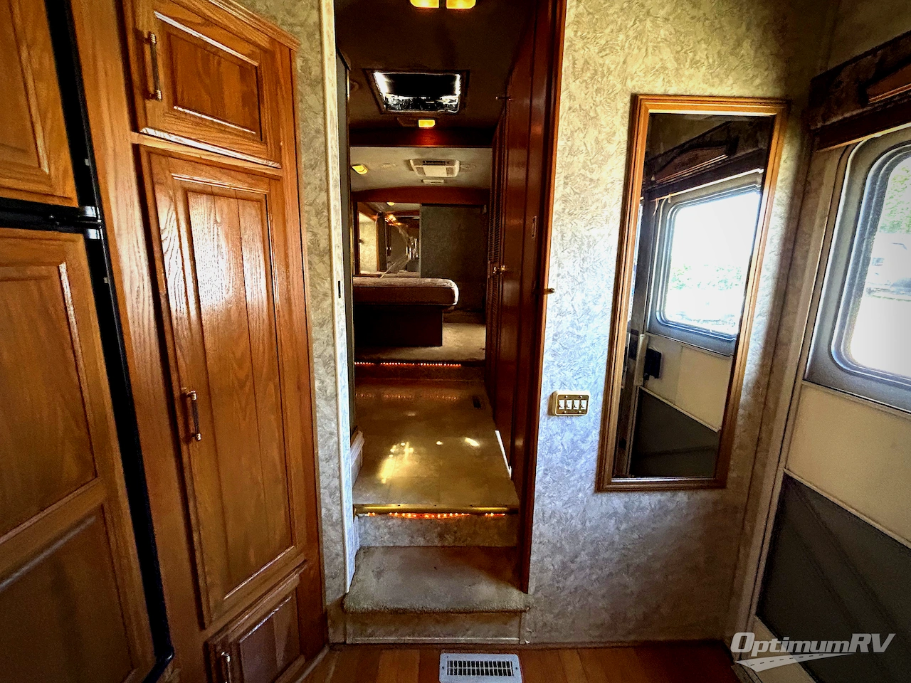 1998 Fleetwood Avion 37FW Photo 7