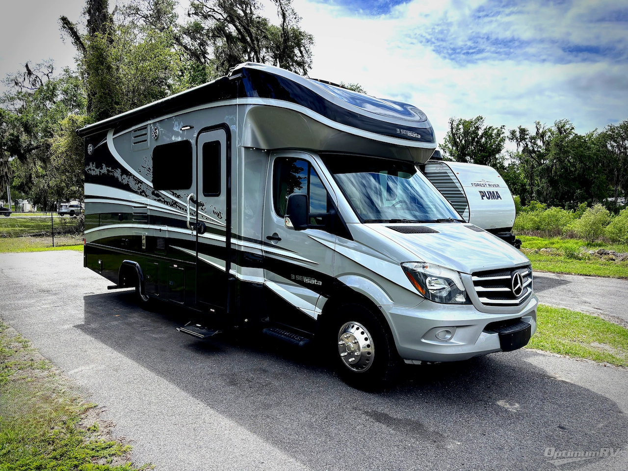 2019 Dynamax isata 3 24FW Photo 1