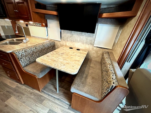 2019 Winnebago Vista 27PE RV Photo 3