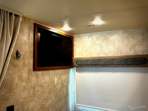 2019 Winnebago Vista 27PE RV Photo 4