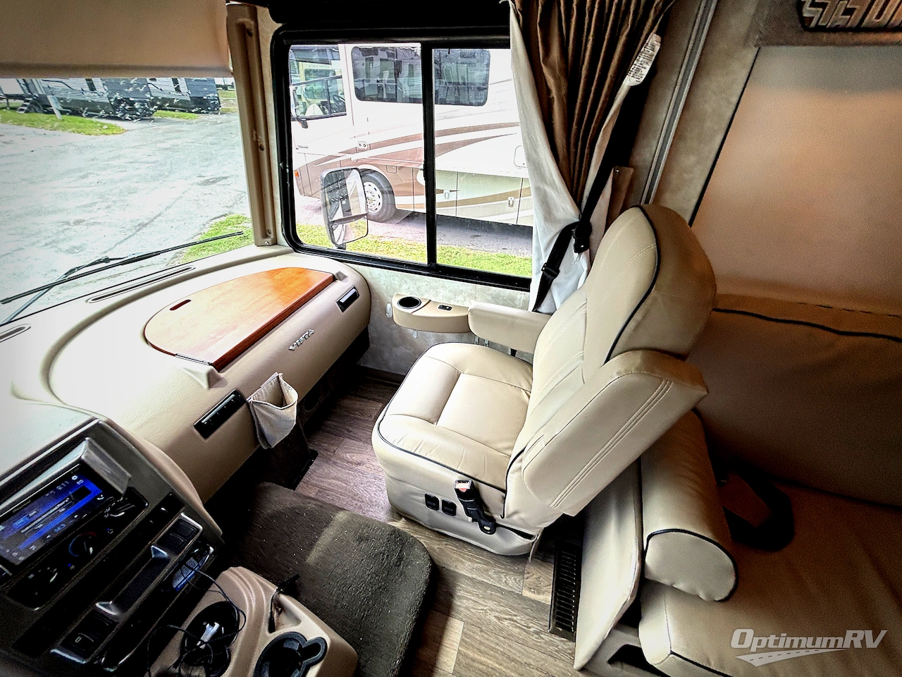 2019 Winnebago Vista 27PE Photo 9