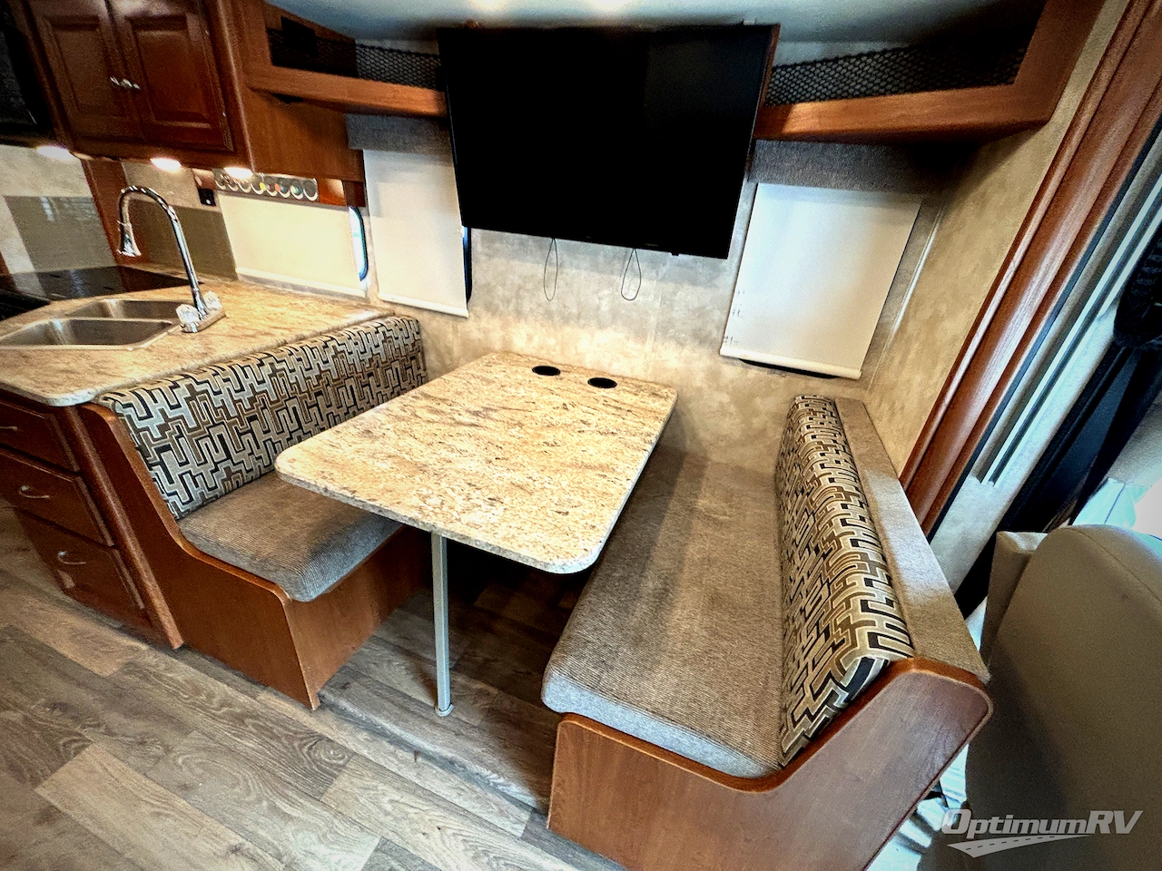 2019 Winnebago Vista 27PE Photo 11