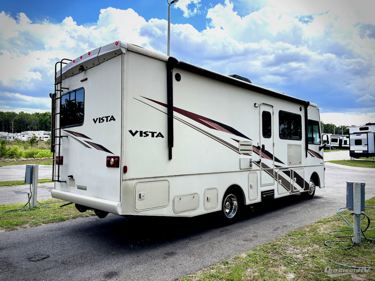 2019 Winnebago Vista 27PE Photo 2