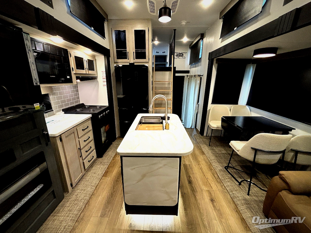 2027 Forest River Puma Vista 421LFT Photo 5