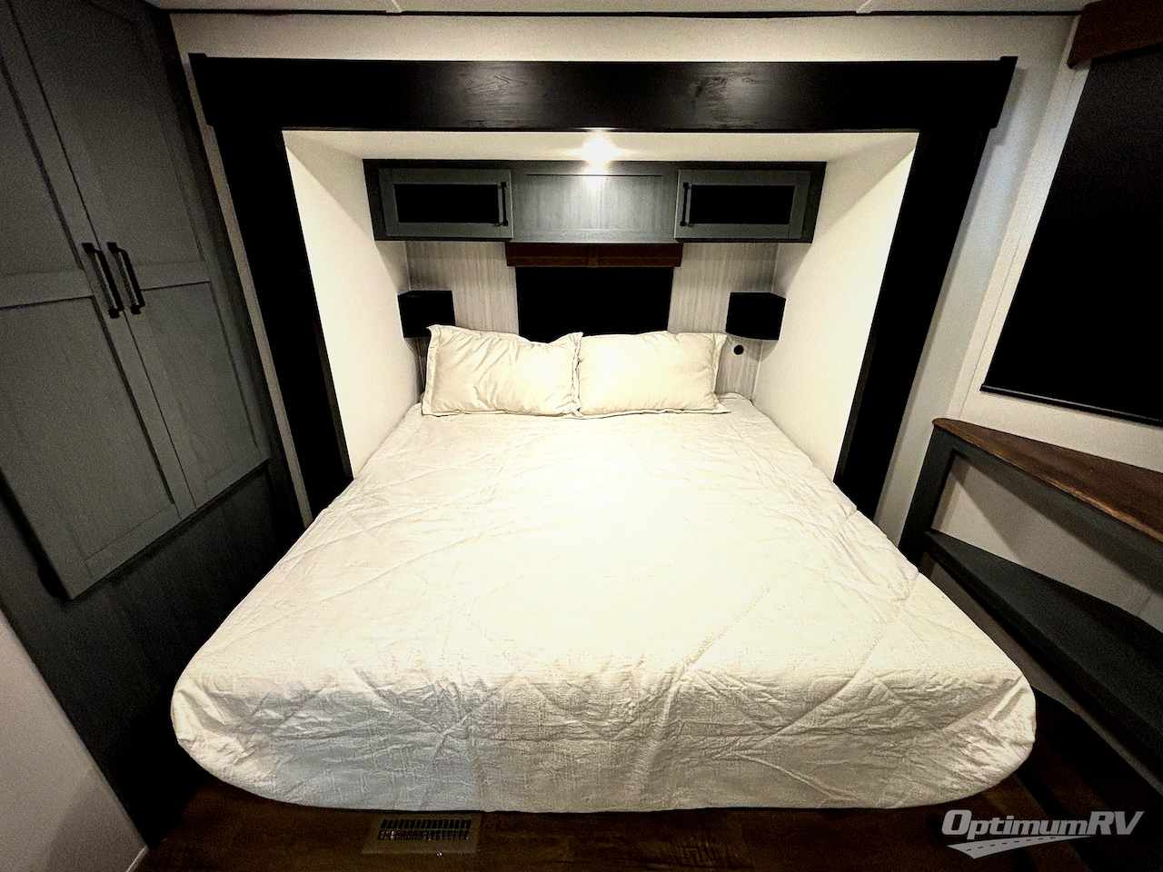 2027 Forest River Puma Vista 421LFT Photo 9