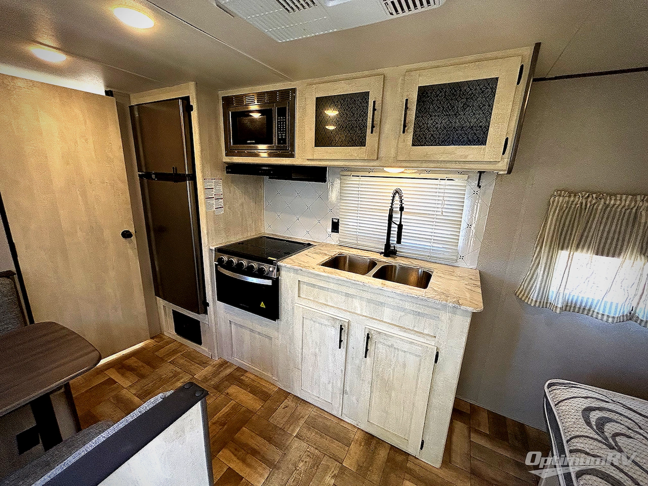 2022 Shasta Shasta 18FQ Photo 5