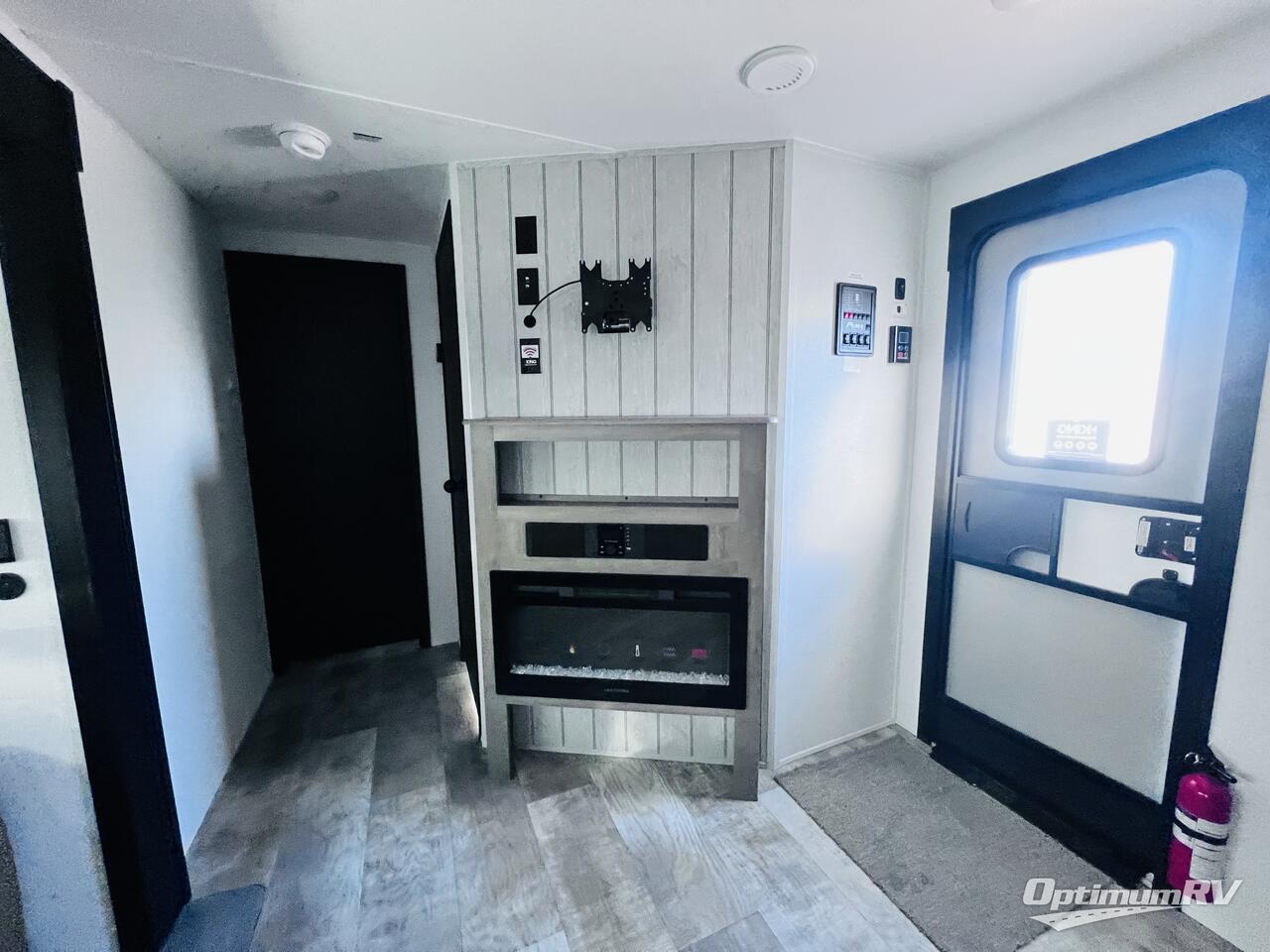 2025 Palomino Puma 32BHFS Photo 7