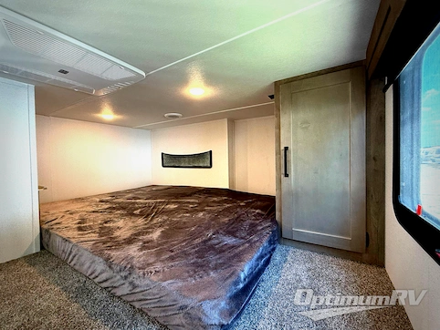 2025 Palomino Puma Destination 420LFT RV Photo 4
