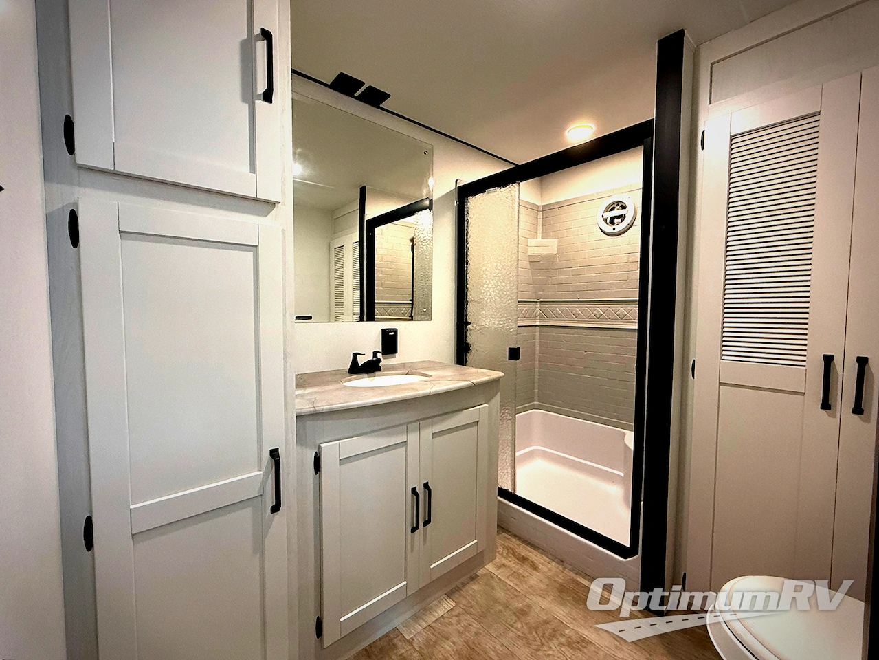 2025 Palomino Puma Destination 420LFT Photo 15