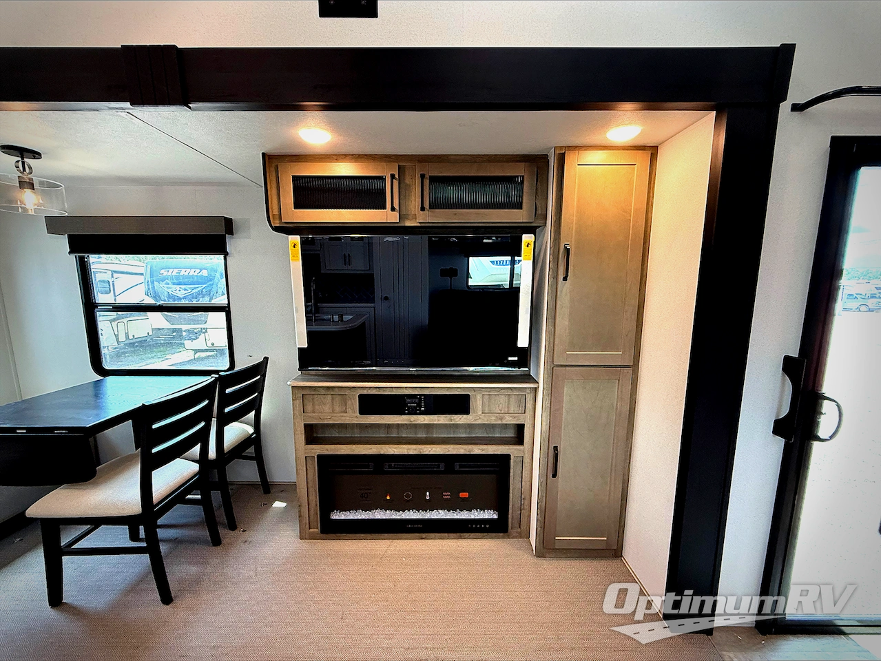 2025 Palomino Puma Destination 420LFT Photo 5