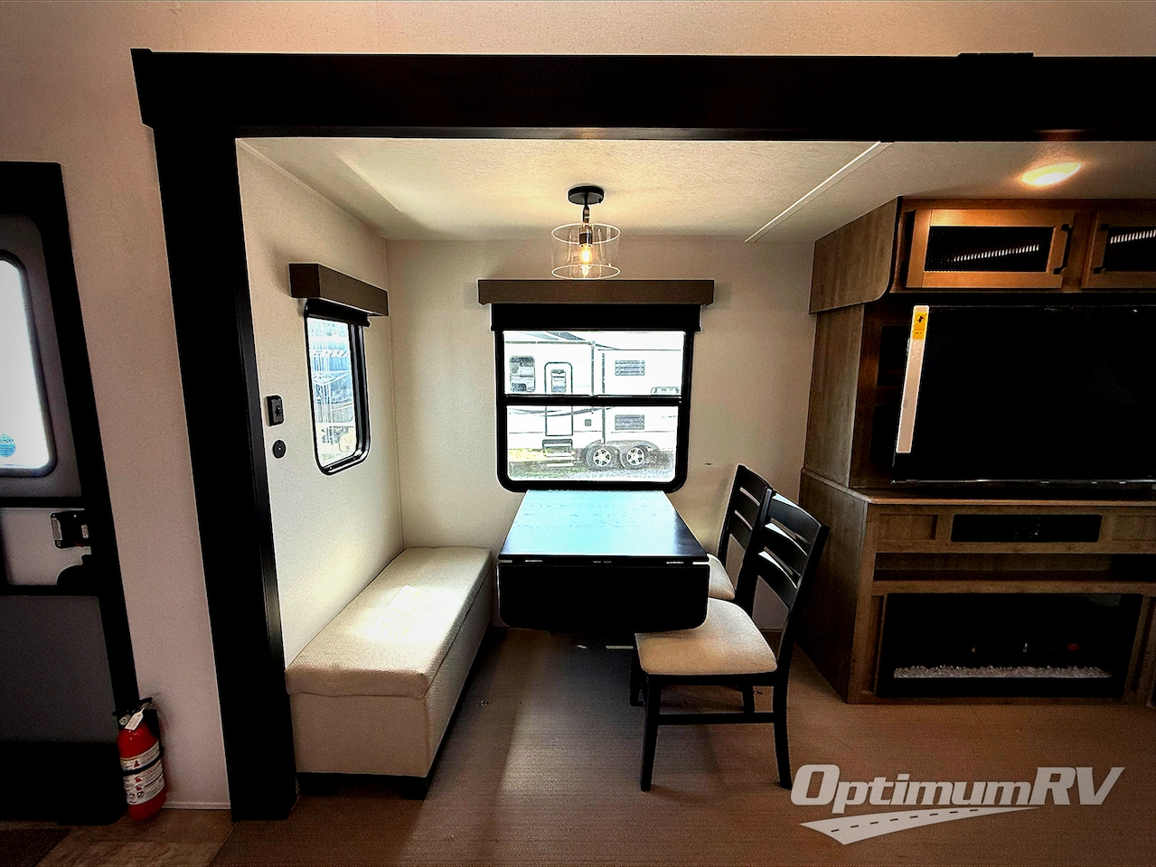 2025 Palomino Puma Destination 420LFT Photo 6