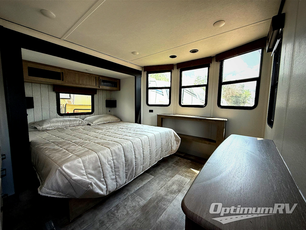 2025 Palomino Puma Destination 420LFT Photo 14