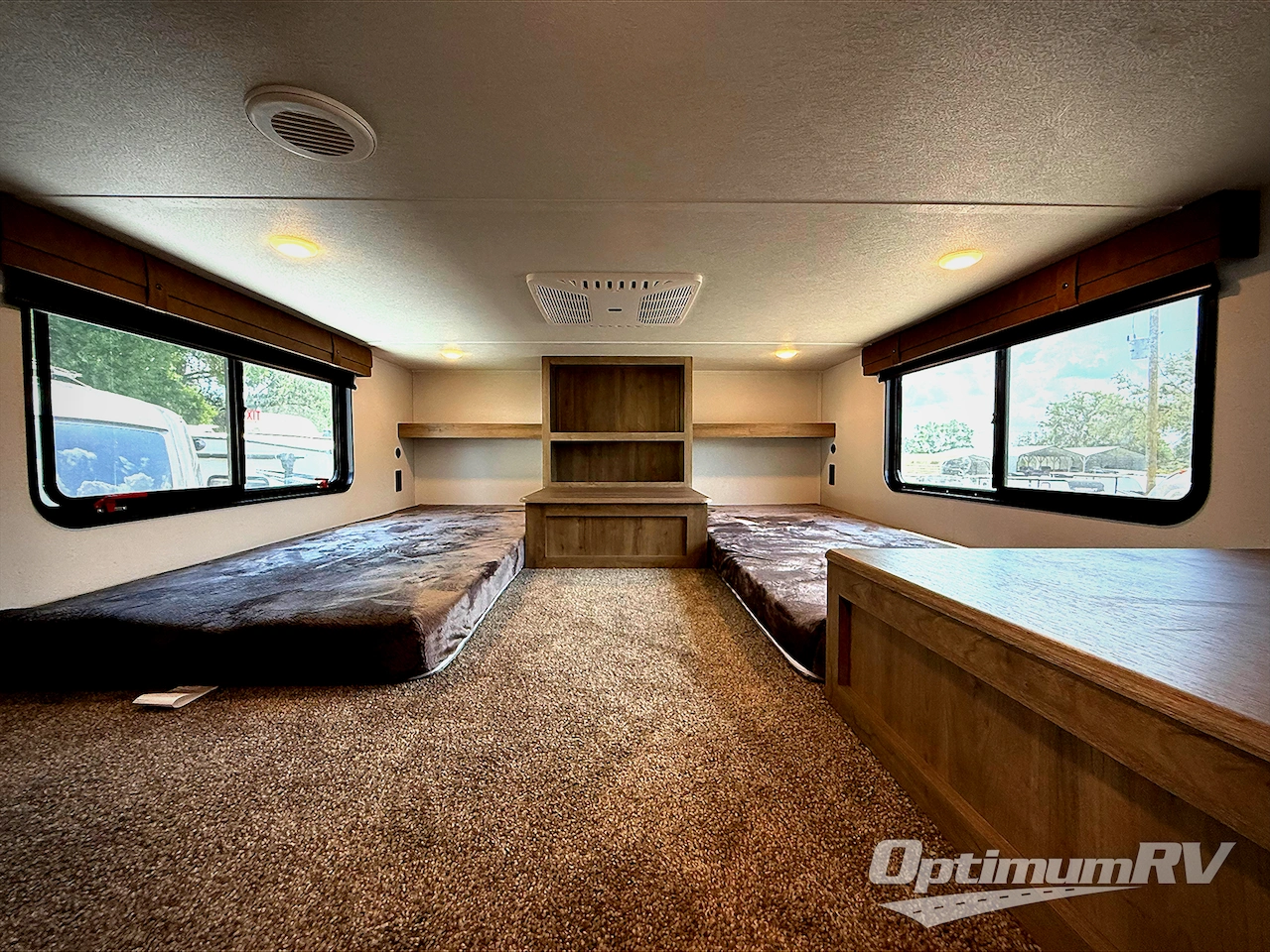 2025 Palomino Puma Destination 420LFT Photo 12