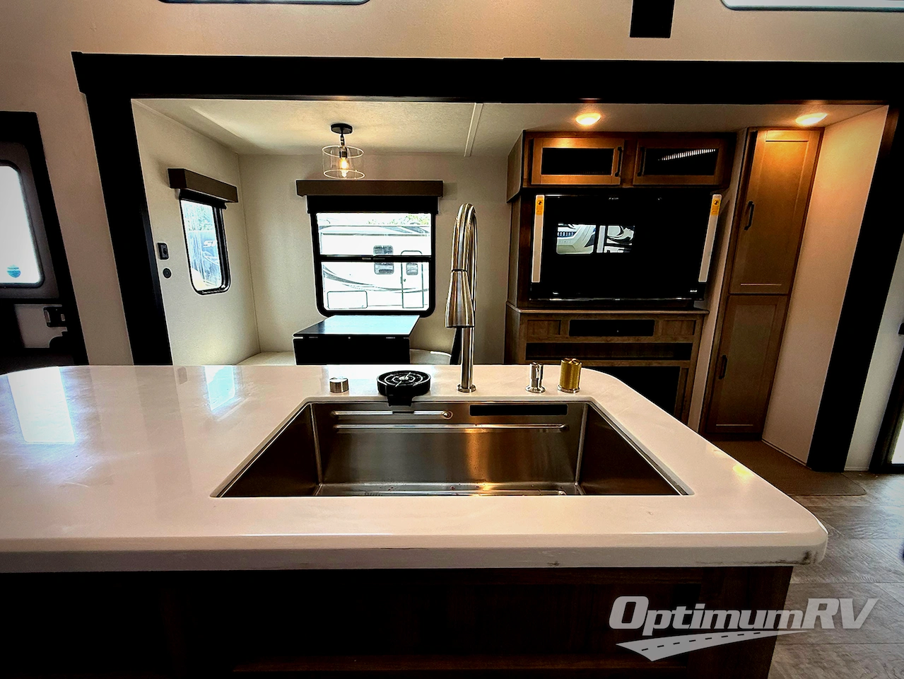 2025 Palomino Puma Destination 420LFT Photo 8