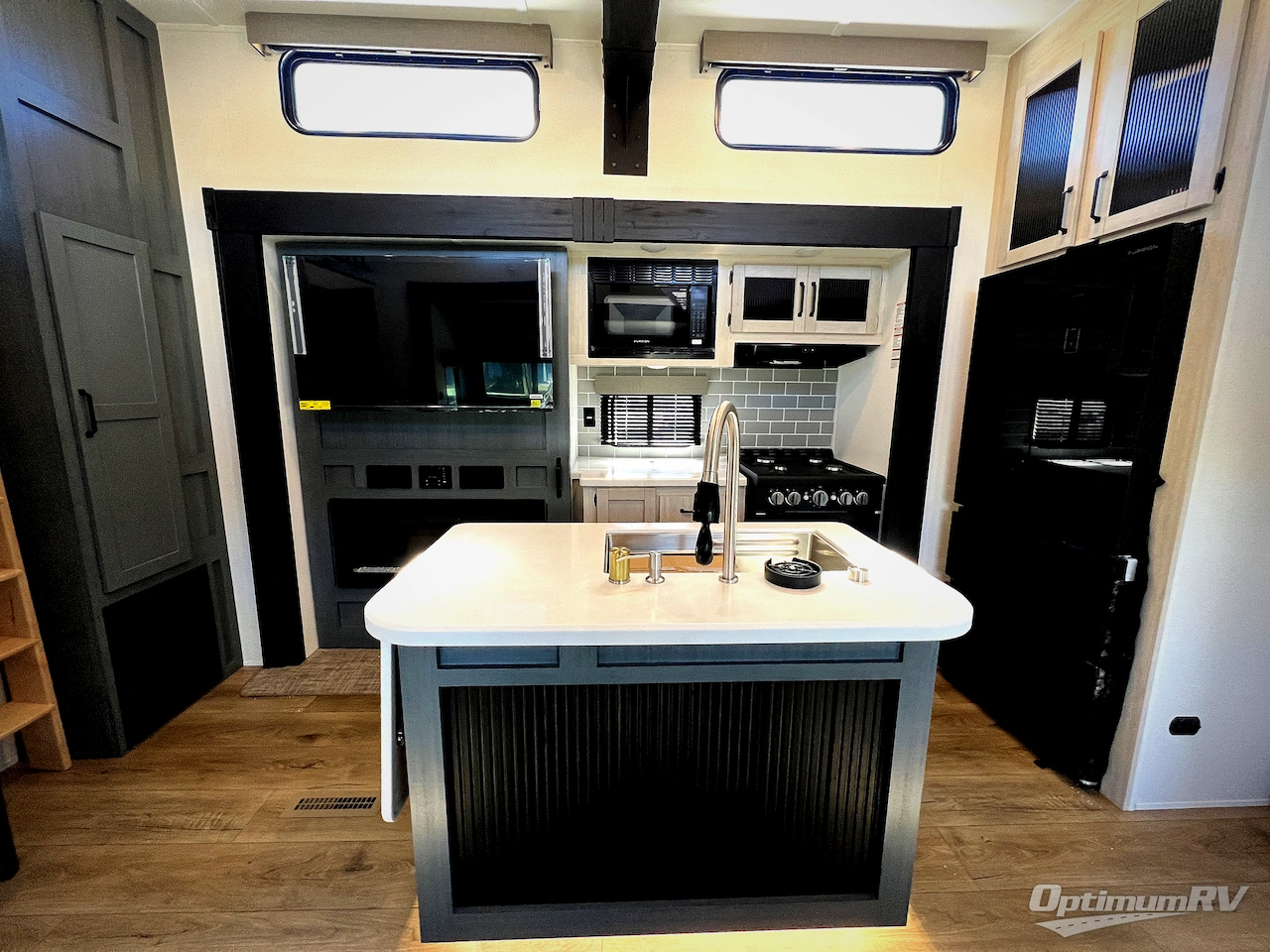 2026 Forest River Puma Vista 421LFT Photo 9